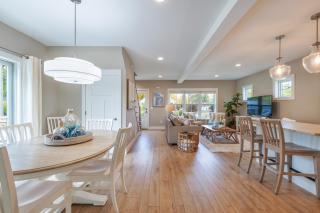 Brexden by the Beach - newly renovated- perfect location - South Haven - 3