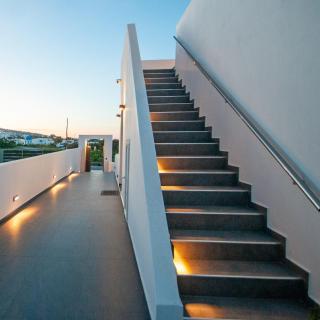 Elvis’ Home - Fira - 7