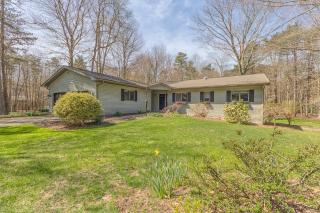 Pure Hygge - 1 block off Lake, Tranquil & Pet Friendly - 0