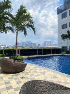DuxeSuite3 Condo 5 mins walk to moa & near Naia Aiport, Minivideoke, Netflix - Manila - 8