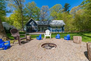 My Blue Haven - Shared lake access across the street! Glamorous home! - Fennville - 4