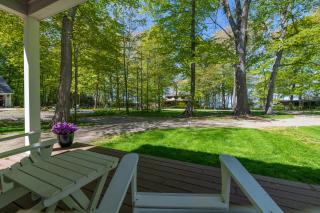 My Blue Haven - Shared lake access across the street! Glamorous home! - 2