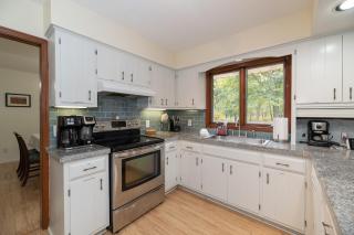 Plum Creek - Large home with 2 kitchens close to Pier Cove! - Fennville - 1