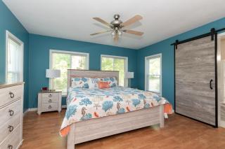 Beautiful vacation rental located 6 blocks from Lake Michigan and Kids Corners Park! - South Haven - 8