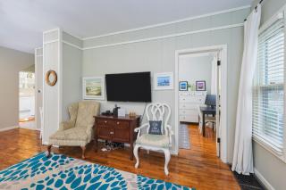Beach Bungalow - great outdoor space - South Haven - 7