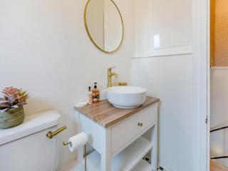 Railway Cottage - Stylish & Cosy Whitstable Oasis - Sleeps 2 - 1