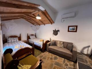The Donkey House, Pragmatefti - Leonidio - 1