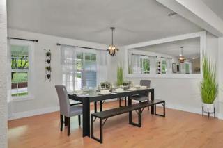 Director's Cut - A Birdy Vacation Rental - San Antonio - 3