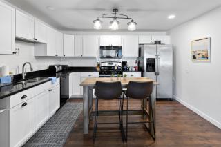 Timber Lodge - Short distance to downtown, beaches, and breweries - 7