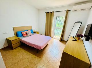 Casa de 5 Dormitorios Cerca de la Playa en Marbella Elviria - Marbella - 4