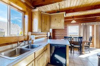 Cabin Overlooking The Harbor - Garden City - 4