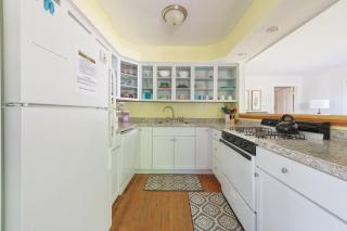 Cozy CottageSuper cute vacation rental - Just 1 block from beach access to Lake Michigan! - South Haven - 0