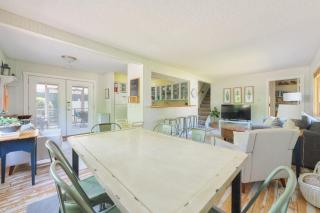 Cozy CottageSuper cute vacation rental - Just 1 block from beach access to Lake Michigan! - South Haven - 6