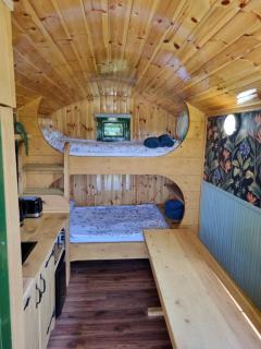 Woodie the shepherds hut - sleeps 4 - 2