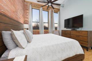 Central Lofts condo- year round pool- hot tub- close to beach - South Haven - 1