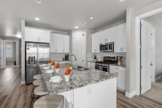 Escondido 2355 Brand New home BBQ Grill, Shuffleboard, Nintendo Switch, Scooters, and More! - Washington - 3