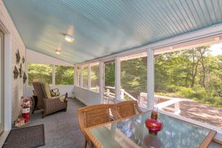 Little Stuga - Cute cozy cottage - minutes from downtown and Oval Beach! - 7
