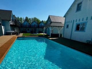 Domki Wachta klimatyzowane z basenem, jacuzzi, bezpłatny parking - Rewal - 9
