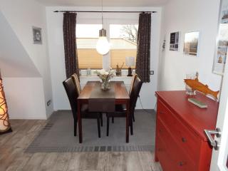 Modern ausgestattete Ferienwohnung mit großem Südbalkon und eigenem Strandkorb - Haßberg - 7