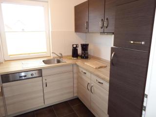 Modern ausgestattete Ferienwohnung mit großem Südbalkon und eigenem Strandkorb - Haßberg - 6