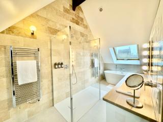 Loft - BEST KEYS - Prestige - Vue Cathédrale - Poutres Apparentes - Baignoire Îlot - Centre Ville - Smart TV - WiFi Illimité - Check-in Autonome - Sens - 7
