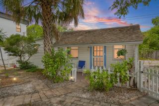 Little Pineapple Cottage - 9