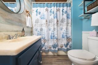 The Lighthouse - Large home close to downtown with a hot tub & game room! - South Haven - 1