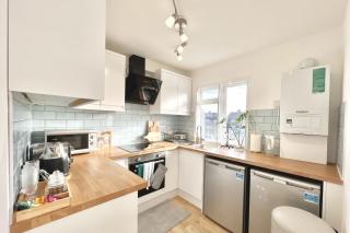 Tranquil Oasis Stylish & Spacious 7Bed Maisonette - Malden - 6
