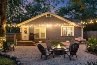 Blue Bungalow - Fire Pit Yard Games & more - Fredericksburg - 7