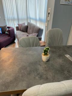 2-Bedroom with Private Parking fast WiFi 3-AirCon 3-SmartTVs WorkDesk Youtube Premium and Netflix - Warna - 2