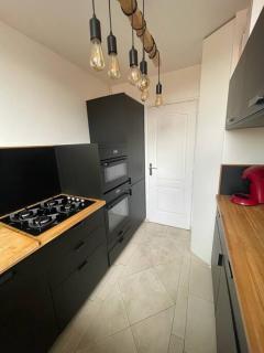 Appartement chaleureux et lumineux en plein centre, à 10 min du RER - 3