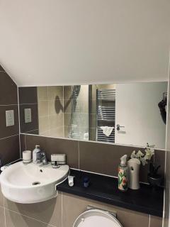 Immaculate 4-Bed House in Chelmsford - Chelmsford - 2