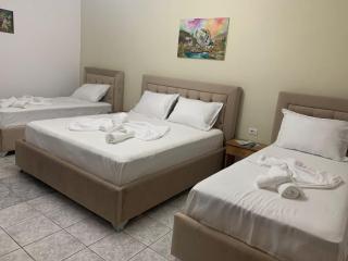 Private Garden House -Central Permet - 2