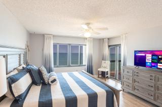 Luxury, Direct Oceanfront Unit and Balcony, Northeast Corner, Heated Pool, Garage Parking - Ormond Beach - 9