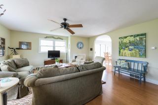 Fields of Fennville - Located on Lakeshore drive - pet friendly - close to public beach access! - Fennville - 5