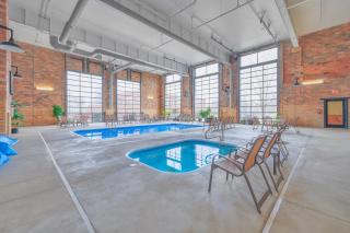 Ground Floor Getaway- Year round pool and hot tub - South Haven - 0
