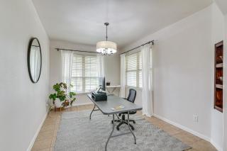 12 Mi to Dtwn Houston: Modern Home w/ Backyard - 7