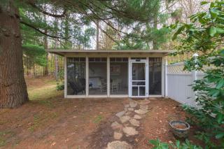 Lakeside Cottage - Right across of Westside County Park with lake access - Fennville - 8