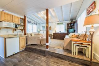 Lakeside Cottage - Right across of Westside County Park with lake access - Fennville - 5