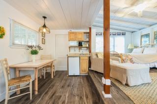 Lakeside Cottage - Right across of Westside County Park with lake access - Fennville - 3