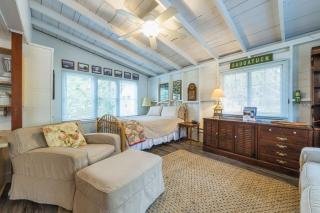 Lakeside Cottage - Right across of Westside County Park with lake access - Fennville - 2