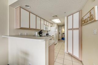 Walk to Beach North Myrtle Beach Resort Apt! - Myrtle Beach - 2