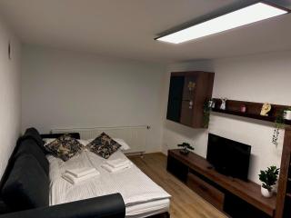 Zwei Zimmer Wohnung mit Küche - Kuchen - 1