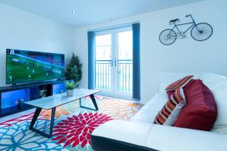 Luxury Ground Floor 2 Bedroom Apartment free WiFi & Parking - 0