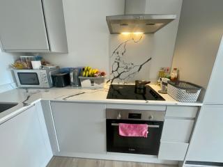 Spacious Relaxing Double Bedroom near Heart of City - 6