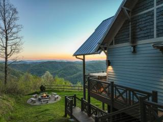 Panoramic Mtn Views HotTub Fire Pit Near Asheville - 9