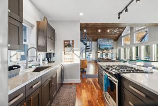 Panoramic Mtn Views HotTub Fire Pit Near Asheville - 2