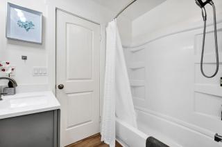 Retro Cottage, Hot Tub, Putting Green, walk to all - 6