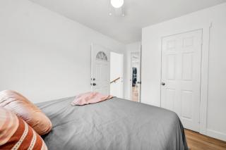 Retro Cottage, Hot Tub, Putting Green, walk to all - Thousand Oaks - 1