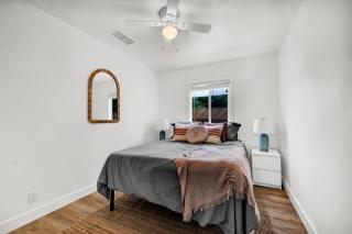 Retro Cottage, Hot Tub, Putting Green, walk to all - Thousand Oaks - 4